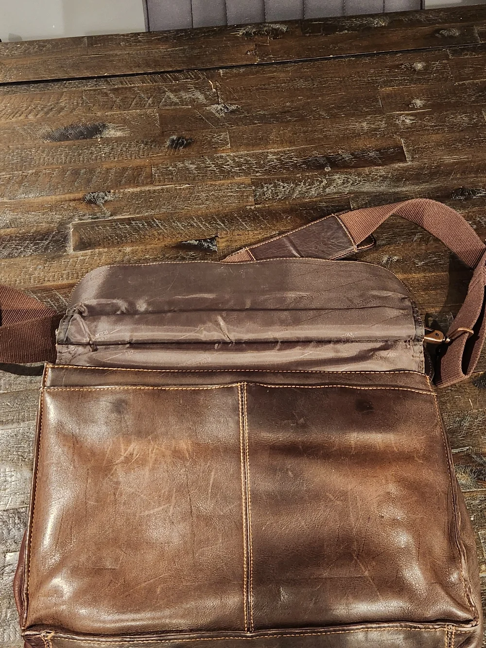 Kenneth Cole Reaction Leather Messenger Bag - Brown